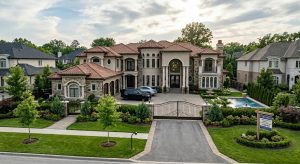 Buyer and Easy Realty agent evaluating the interior of a Reunion home before comparing its asking price with estimated value